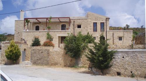 Rethymno Villa | Discover Kavousi Villa: Family-Friendly with Pool Access
