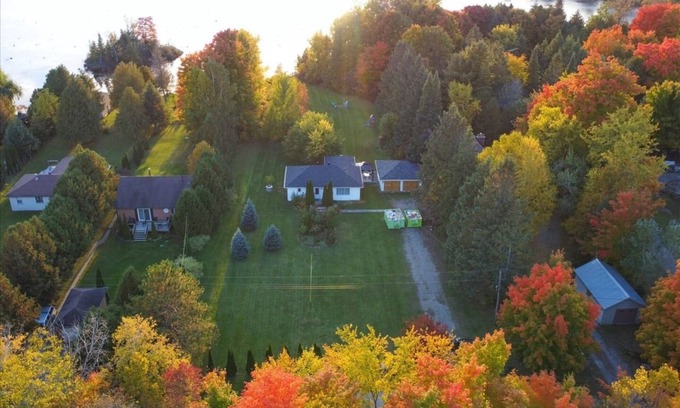 Kawartha Lakes Cottage | Pet-Friendly Kawartha Waterfront Cottage with Spa & Pool