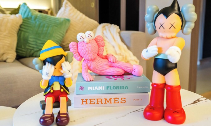 Khlong Tan Apartment | Kaws-Themed 5-Star Luxury Apt/King Bed l Thong Lor