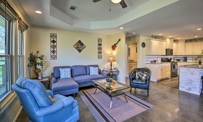 Piney House | Scenic Waterfront Hot Springs Home with Kayaks & Spa Access
