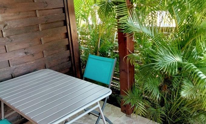 Saint-Louis House | Experience Kaz a Ti Cam: Steps from the Ocean and Pool