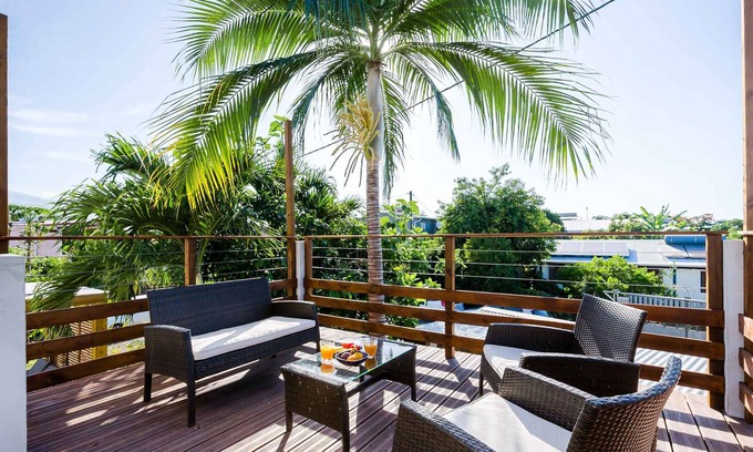 Etang Sale Les Bains Apartment | Discover Kaz Combava: 3-Star Comfort in Etang-Salé