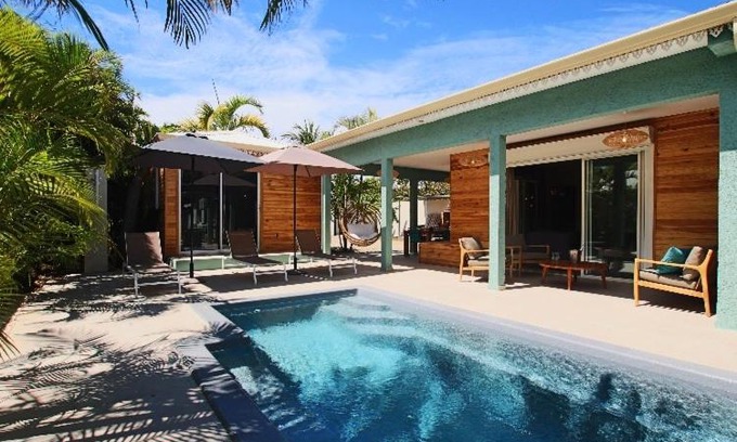 Etang Sale Les Bains Villa | Experience Kaz Vavang Villa: 4-Star Poolside Retreat