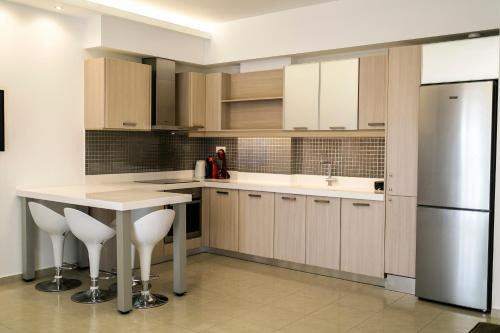 Kalamaria Apartment | Exceptional Kazaviti SKG: Family-Friendly 4-Star Retreat