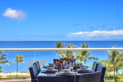 Honokowai Apartment | Oceanfront Retreat at KBM Resorts: Honua Kai Hokulani