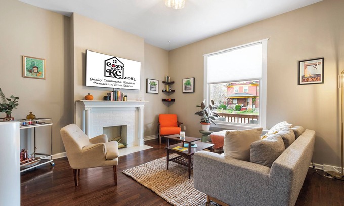 Rosedale House | Explore KC: Cozy 39th St. Bungalow with Park Access