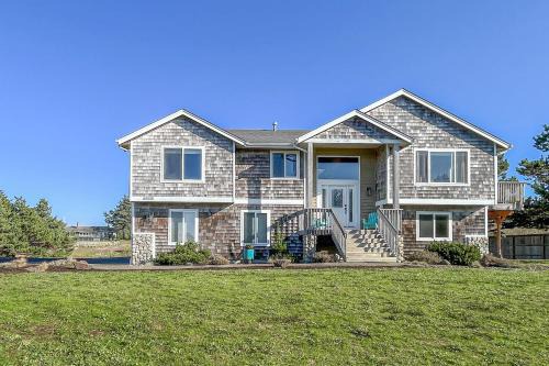 Warrenton House | Relax at KC's Serenity By The Sea - Family-Friendly Retreat