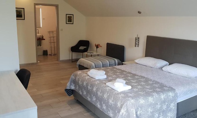 Velika Gorica House | Exceptional KE-TO Zagreb Airport Rooms with Hot Tub & Breakfast