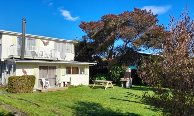 Pohara House | Discover Kea View: Family-Friendly Escape at Pohara Beach