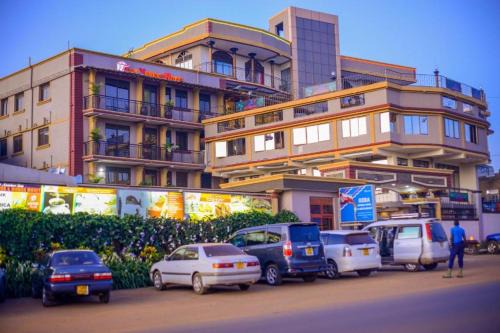 Entebbe Hotel | Discover Keba Xpress Hotel in Entebbe with Pool & Hot Tub