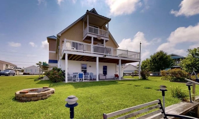 Keen-Wik On the Bay House | Keen-Wik on the bay | Elevator| Dock| Balcony