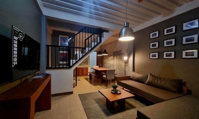 Laoag Apartment | Experience New York: Family & Pet Friendly Getaway