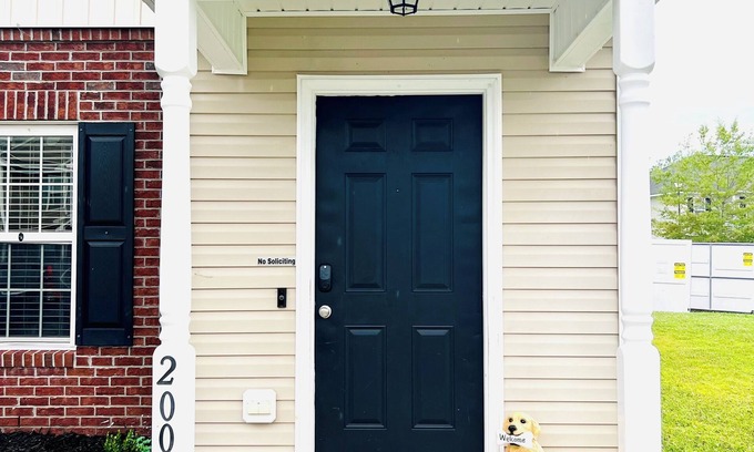 Westgate House | Pet-Friendly Haven in Prime Location with Top Ratings