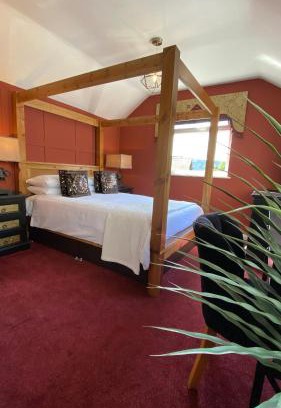 Bowness-on-Windermere House | Pet-Friendly Retreat at Keepers Cottage for Your Next Getaway