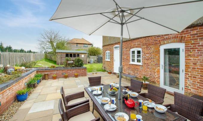 Foxley House | Keepers Cottage: Family-Friendly Escape with Pet Amenities