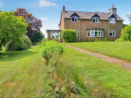 Longtown House | Discover Keepers Cottage: Pet-Friendly with a Hot Tub