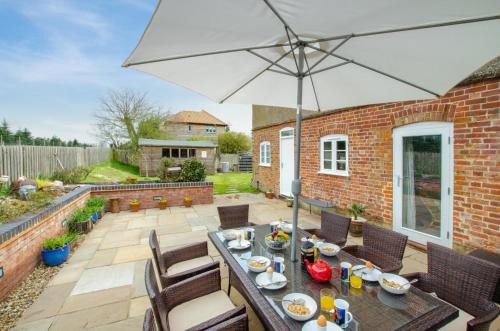 Foxley House | Family-Friendly Escape at Keepers Cottage with Pets Welcome