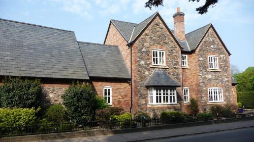 Loughborough Bed & Breakfast | Indulge at Keepers Lodge - 5 Star, Guest Rated 10/10