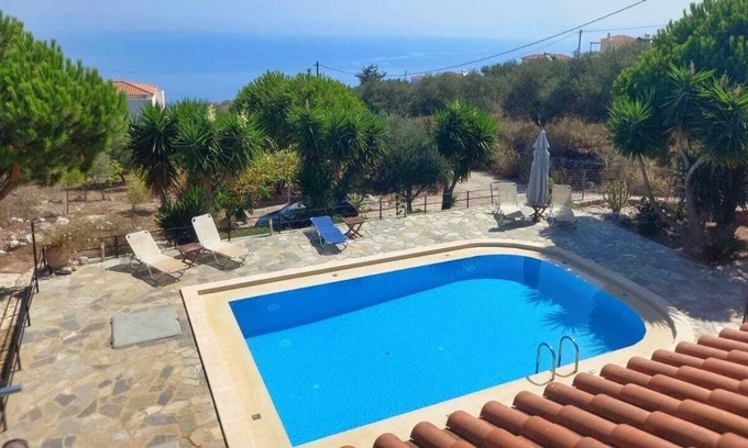 Kefalas Villa | Kefalas, Chania. Great sea views, privacy, & close to tavernas