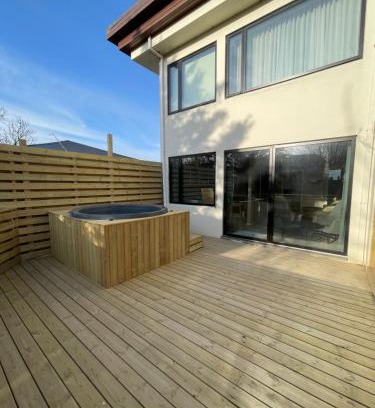 Keflavik Apartment | Pet-Friendly Keflavik Apartments 101 with Hot Tub Oasis