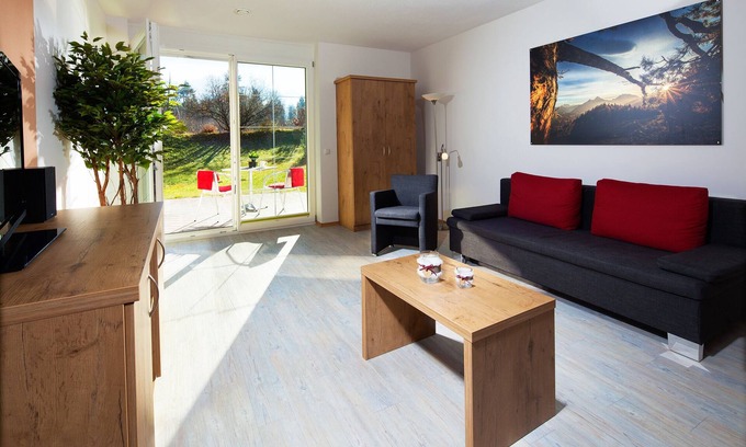 Bischofswiesen Apartment | Kehlstein Retreat: Cozy 80 m² with Kitchen & Terrace