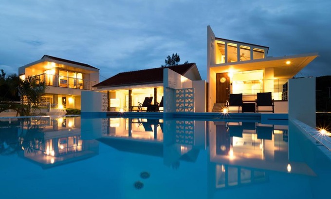 Unten House | Oceanfront Keiki BeachHouse with Private Beach Access