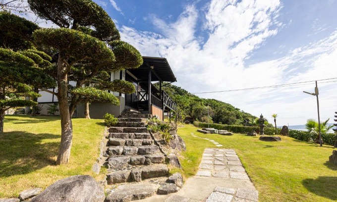 Nishi Ward Villa | Idyllic Keiko's Home: Oceanview Luxury with BBQ & More