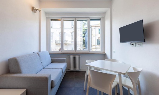 Pisa City Centre Apartment | Experience Keith Haring - Giallo: Family & Pet Friendly Stay