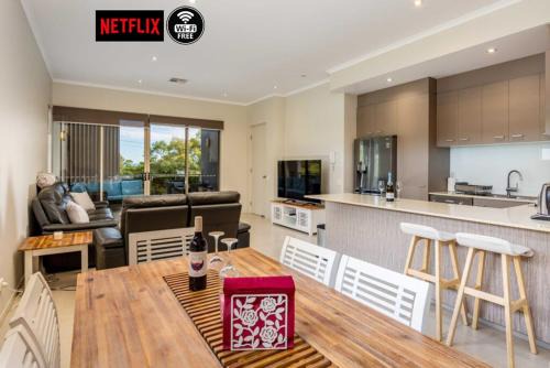 Bongaree Apartment | Top-Rated Oceanfront Retreat: Keith's on Pumicestone