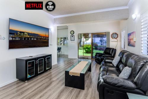 Bongaree Apartment | Top-Rated Keith's Place: Oceanfront Family Getaway