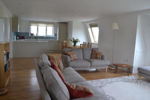 Humbie Apartment | Inviting Keith View: Family & Pet Friendly Escape in Humbie