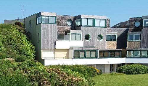 Carantec Apartment | Oceanfront Serenity at Kelenn29 - Family Friendly Escape