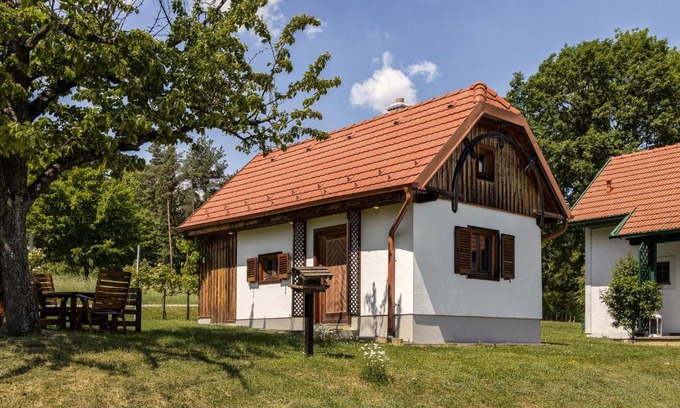 Eberau House | Inviting Kellerstöckl Postrumer: Family and Pet Friendly Stay