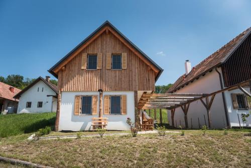 Eltendorf House | Family-Friendly Kellerstöckl Uhudlerei 39 for Your Getaway