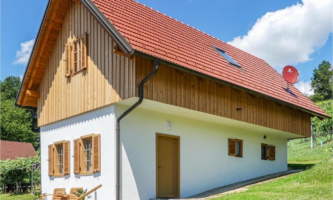 Eltendorf House | Experience Kellerstoeckl in Eltendorf: 4-Star Family Retreat