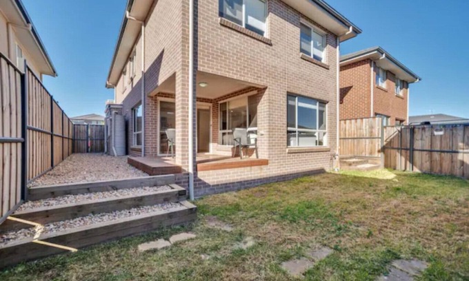 Kellyville House | Comfortable Kellyville Villa with Yard & Free Parking