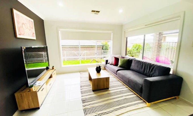 Kellyville House | Kellyville 5Br-Closed to Shops, Parks and School