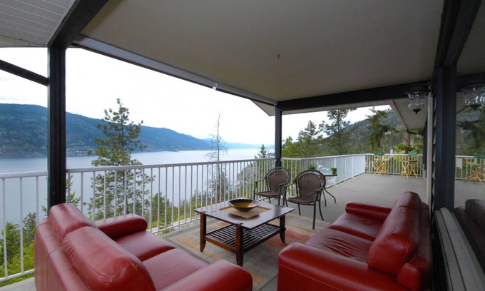 Central Okanagan House | Cozy Kelowna Home with Bedroom to Rent and Breakfast