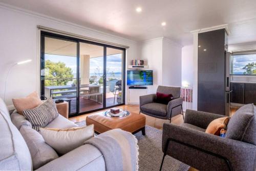 Coles Bay House | Discover Kelp Freycinet: Family & Pet-Friendly Retreat