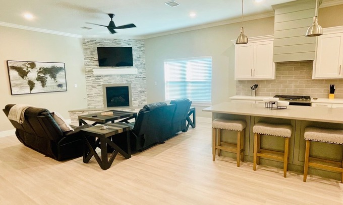 League City House | Kemah Delight: Family-Friendly Stay with Perfect Reviews!