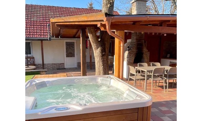 Gyula Apartment | Relax at Kemencés Apartman with Hot Tub and Pool Access