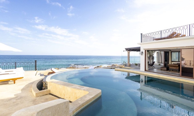 Centro Villa | Beachfront Escape at Kempa Cabo with Relaxing Amenities