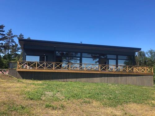 Foglo House | Discover Kemping: Pet-Friendly Retreat with Ocean Views