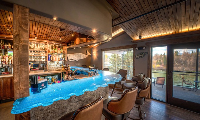 Soldotna Cabin | Kenai River Lodge: Family-Friendly Retreat with Breakfast
