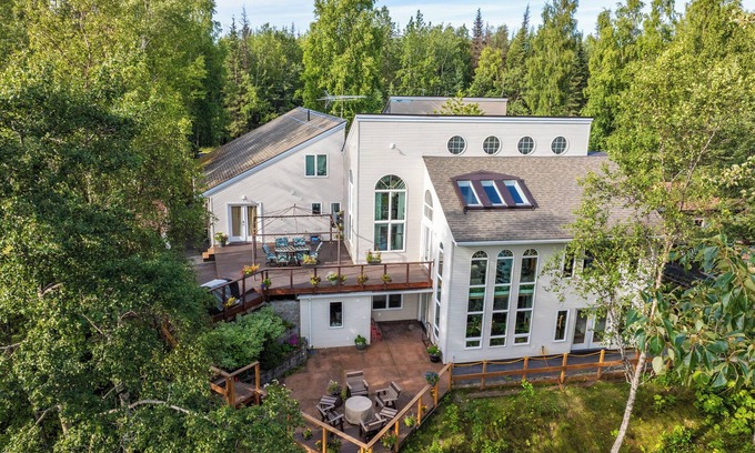Soldotna House | Idyllic Kenai River Serenity: Pet-Friendly Retreat Awaits
