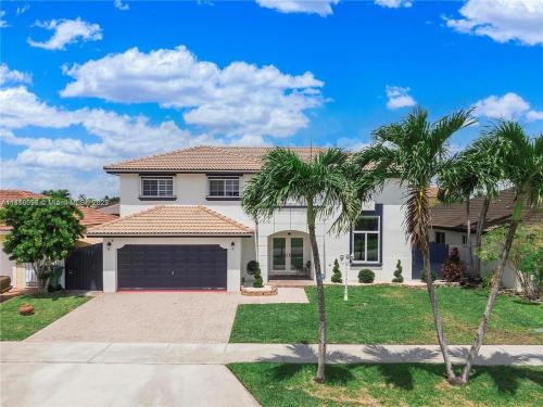 Richmond West House | Exceptional Kendall Vacation Home with Oceanfront Pool