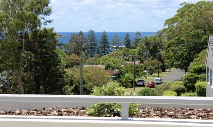 Kiama Apartment | Top-Rated Kendalls Beach: Steps from Ocean and Dining