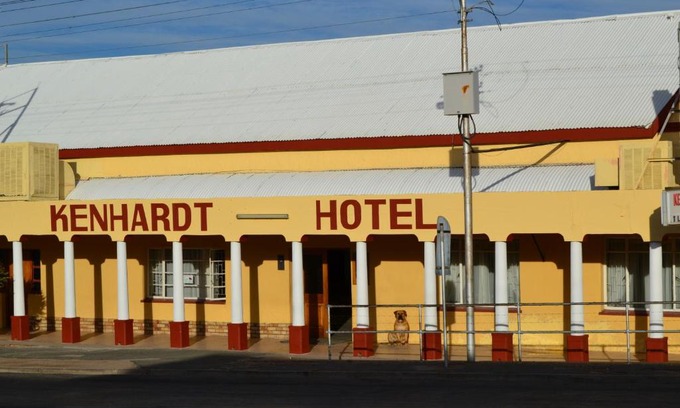 Kai !Garib Hotel | Pet-Friendly Kenhardt Hotel with Pool and Hot Tub Access