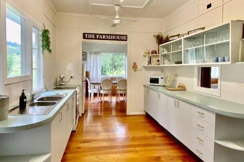 Coolabine House | Inviting Kenilworth Farmhouse: Family-Friendly Retreat