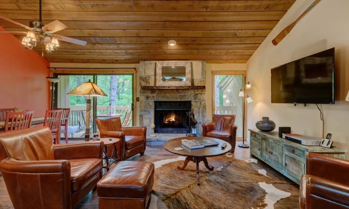 Sapphire House | Kenneys Glen - Inviting Townhome with Pool and Spa Access